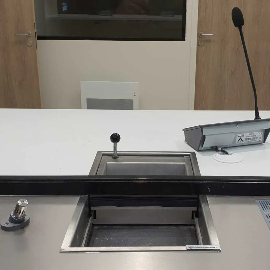 Passe document coulissant inox