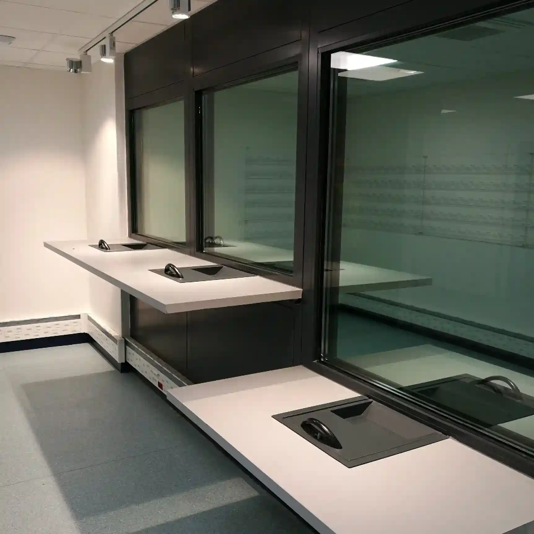 passe document coulissant blindé en situation