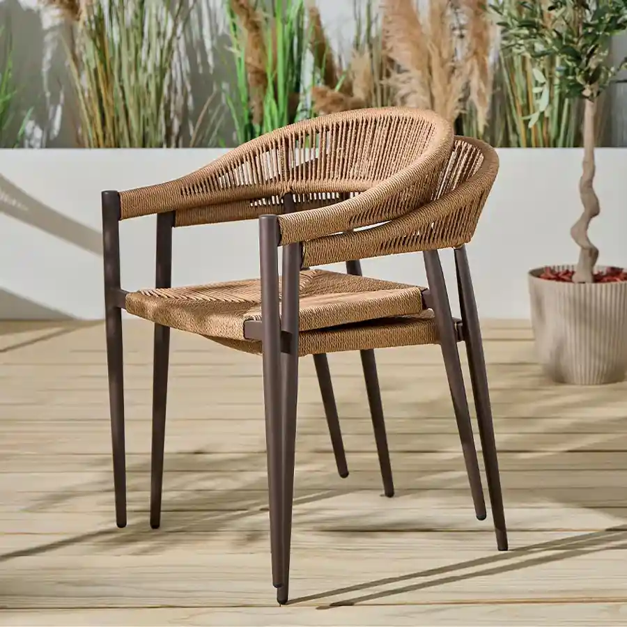 chaise rotin extérieur en situation, chaise empilable