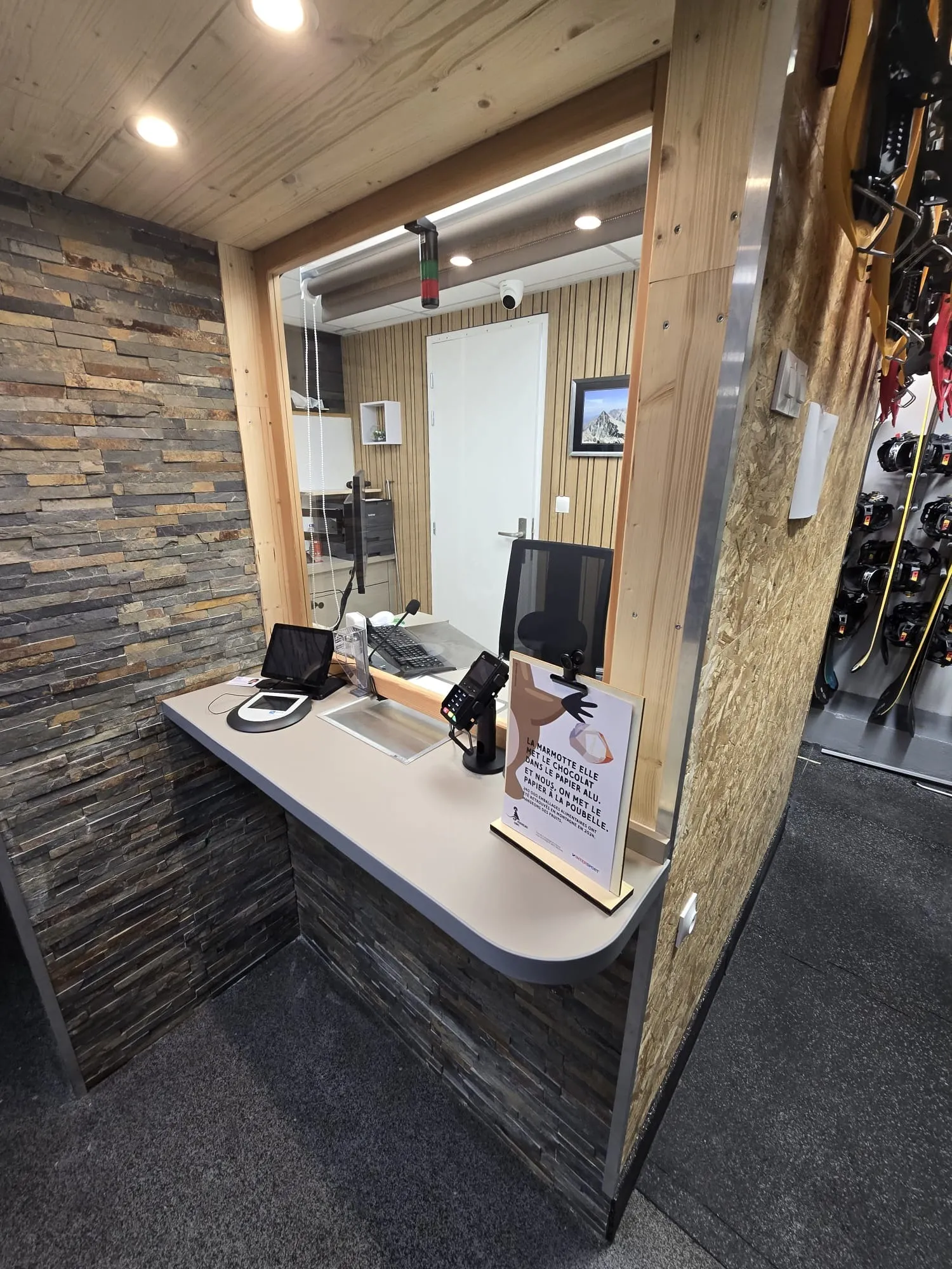 guichet d'accueil sécurisé - tout équipé