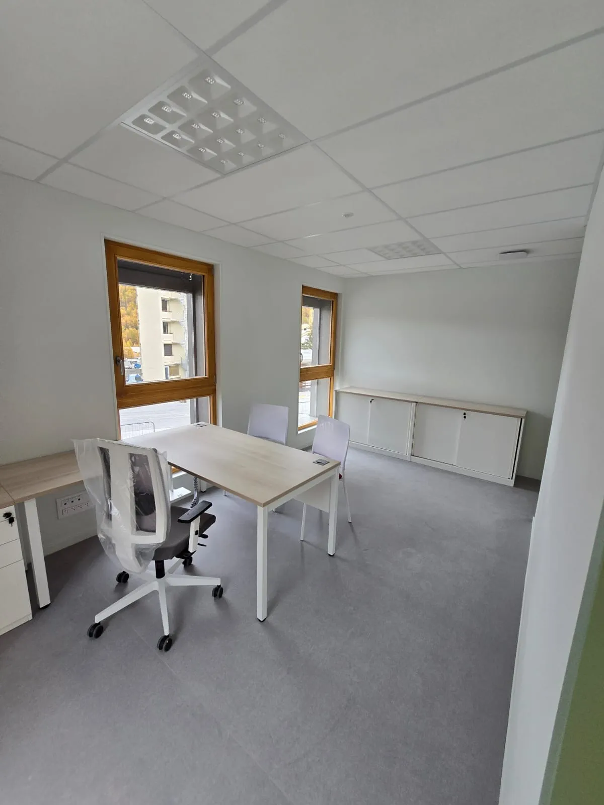 casier de vestiaire, sèche chaussure et rack à ski en situation