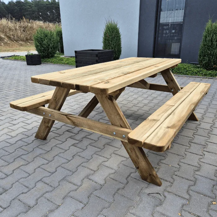table pique nique bois 8 personnes sur terrasse